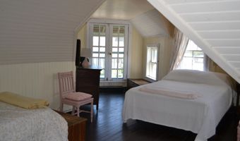 18 Bridge Ave, Bay Head, NJ 08742