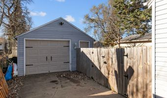 325 S LEE St, Appleton, WI 54915