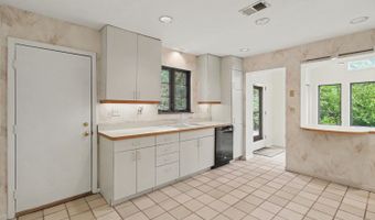 8590 Lynnehaven Dr, Amberley, OH 45236