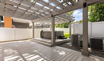 808 EDGEWATER Dr, Orlando, FL 32804