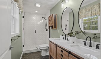 81 Golden View Dr, Johnston, RI 02919