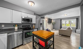 205 S 1st Ave, Brandon, SD 57005