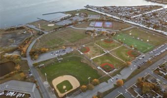 15 Hayes Rd, Amity Harbor, NY 11701