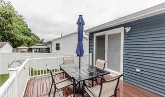 10 Pembroke Dr, Johnston, RI 02919