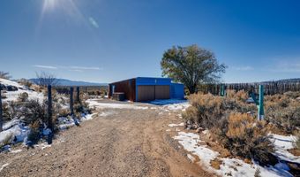 18 Outlander Dr, Carson, NM 87517