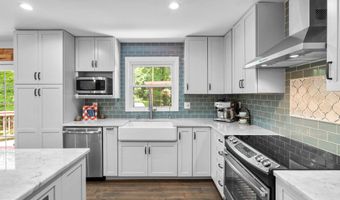 8605 ARDFOUR Ln, Annandale, VA 22003