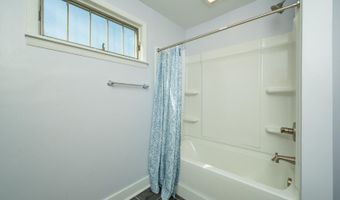 822 7th St, Ames, IA 50010