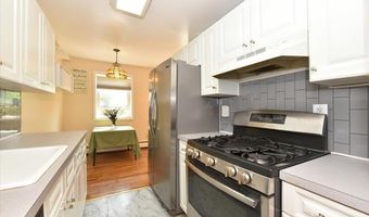 295 Merrick Rd 4A, Amityville, NY 11701