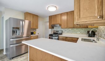 517 S Hubbard St, Algonquin, IL 60102