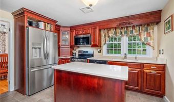 10 Roselawn Ave, North Smithfield, RI 02824