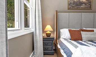 9 Kiki Cir, Cranston, RI 02921