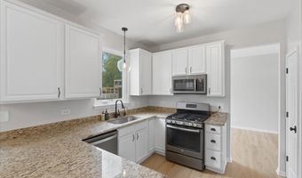 58 W OLD MILL Trl, Antioch, IL 60002