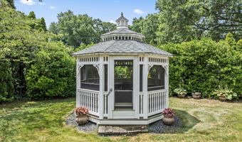 230 Geary Dr, Middletown, NJ 07748