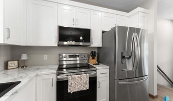 500 E Cairos Pl, Brandon, SD 57005