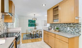 2420 N TAYLOR St, Arlington, VA 22207