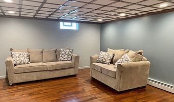 693 Edgewater Dr, Amherst, NY 14228