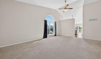 812 Whispering Village Cir, Ballwin, MO 63021