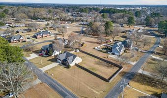 1204 Crestbrook Dr, Albertville, AL 35950