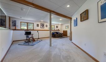 8 Robin Dr, North Kingstown, RI 02852