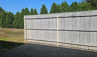 40 Kingsland Ct 2A, Charlestown, RI 02813