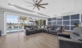 5216 POINT HARBOR Ln, Apollo Beach, FL 33572