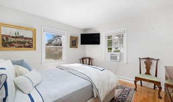 6 Cliff Ter, Newport, RI 02840