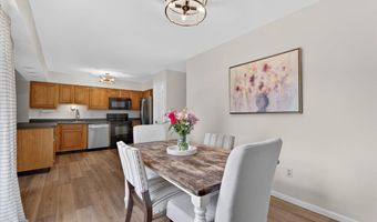 1428 Cedar Bluff Dr, Ballwin, MO 63021