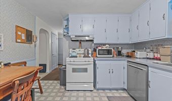 32 Birch Ct, Burlington, VT 05408