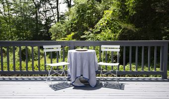 3 Deerfield Dr, Clinton, CT 06413