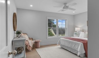 24 Perry Ave, Middletown, RI 02842