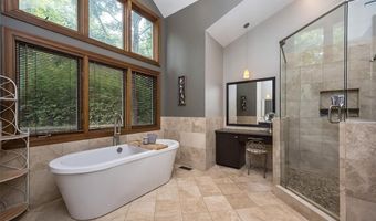 639 Wood Fern Dr, Ballwin, MO 63021