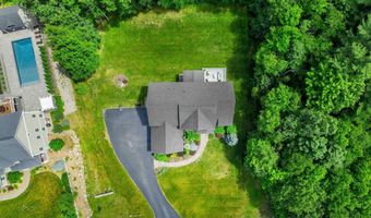 32 Settlers Ct, Bedford, NH 03110