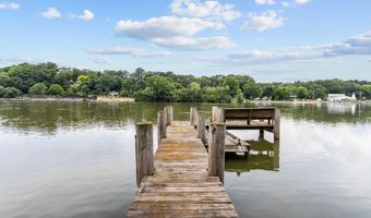 140 RIVER Dr, Appleton, WI 54915