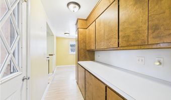 85 Pilgrim Dr, Warwick, RI 02888