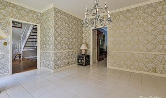 620 River Oaks Ln, Charlotte, NC 28226