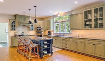 10 Owl Tree Ln, East Greenwich, RI 02818
