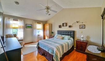 5 Warwick Ln, Athens, OH 45701