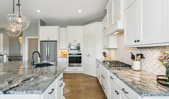 2407 N Lakeside Cir, Andover, KS 67002