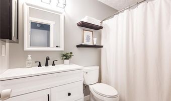 806 Moonlit Ln NW, Acworth, GA 30102