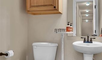 1812 Lynx Ln, Altus, OK 73521