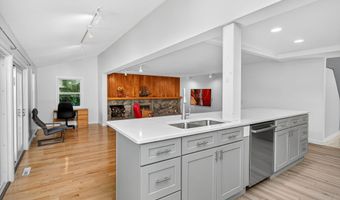 3 N Chestnut Hill Rd, Albany, NY 12211