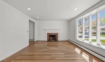 101 Bateman Ave, Cranston, RI 02920