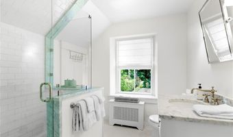 2 Hazard Ave, Newport, RI 02840