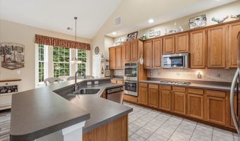 8 Meadowbrook Aly, Barnegat, NJ 08005