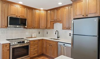19 E MYRTLE St A, Alexandria, VA 22301