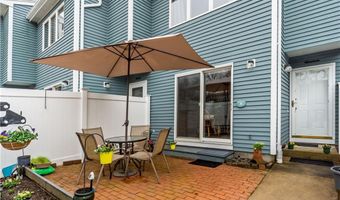 50 S Bay Dr 19, Narragansett, RI 02882