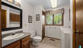 2908 N Oak Rd, Brandon, SD 57005