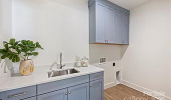 1421 Winston Dr, Charlotte, NC 28205