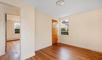 21 Parsonage Dr, Warwick, RI 02889