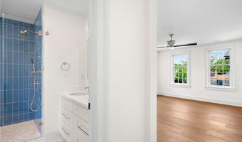 75 Bridge St, Newport, RI 02840